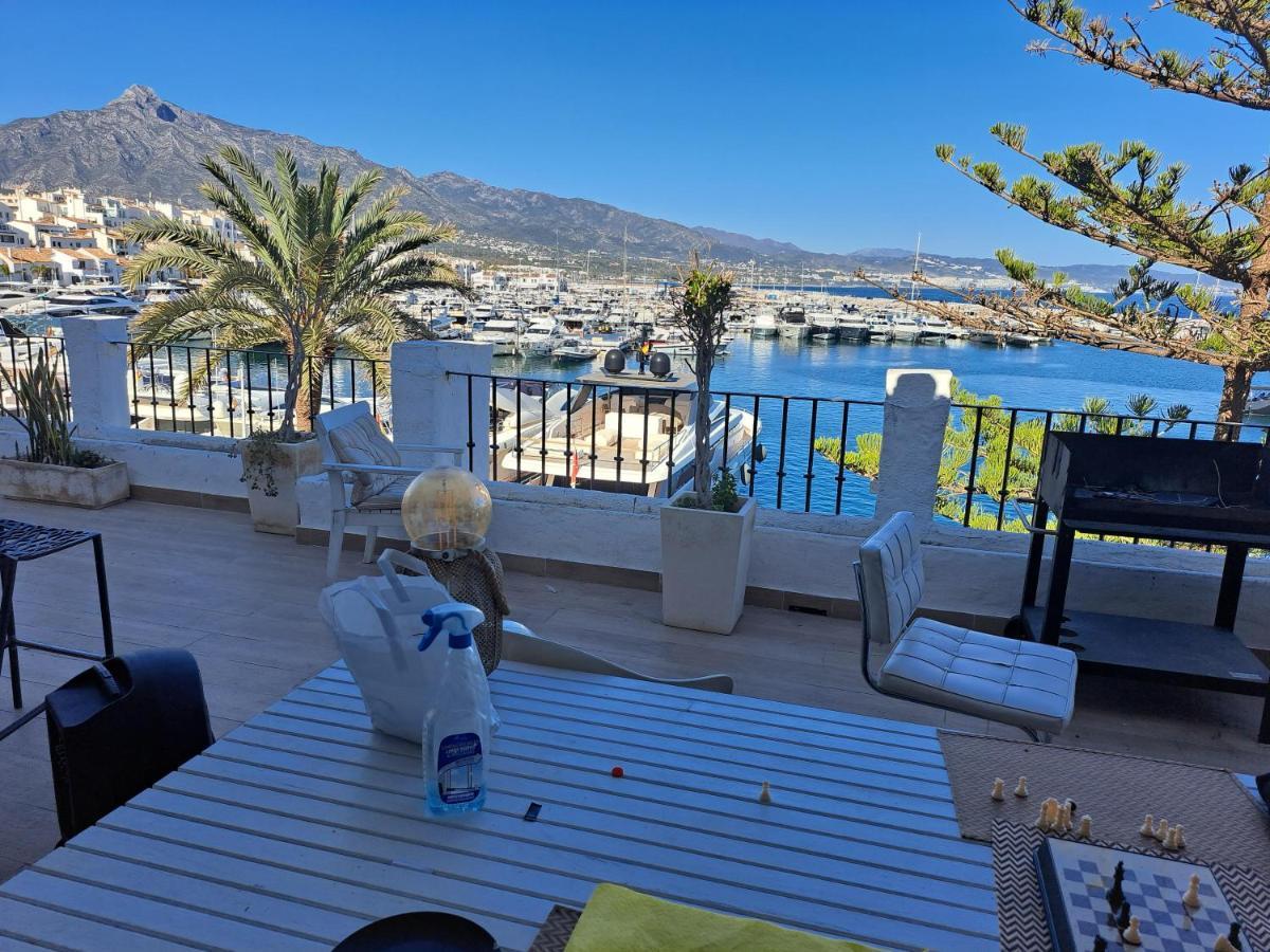 Kwatera prywatna Private In Huge Penthouse 1st Line Puerto Banus, Incredible Views, Jacuzzis *