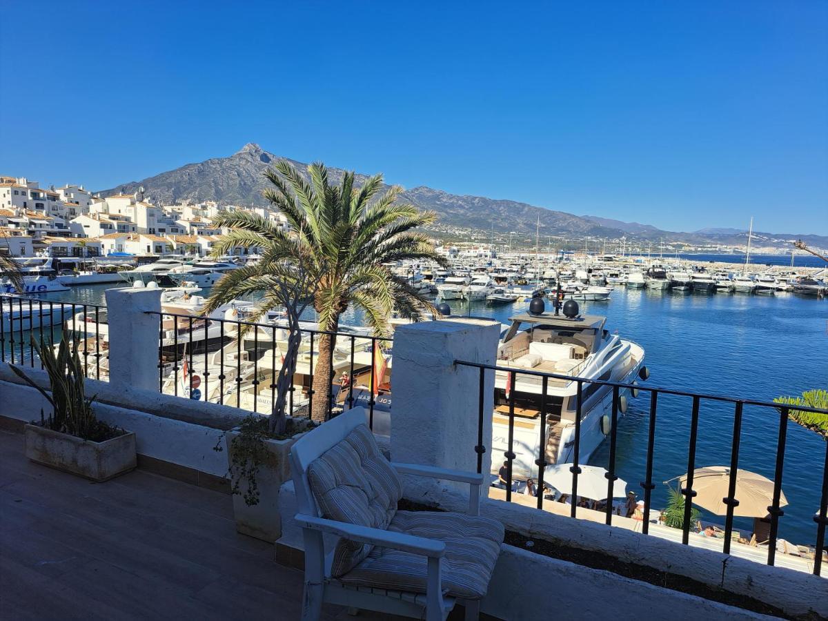 Private In Huge Penthouse 1st Line Puerto Banus, Incredible Views, Jacuzzis Kwatera prywatna Marbella