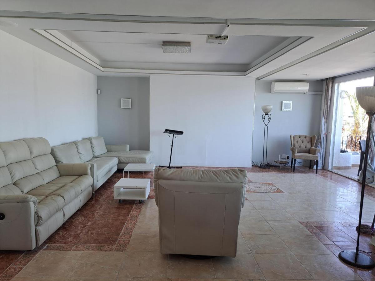 Kwatera prywatna Private In Huge Penthouse 1st Line Puerto Banus, Incredible Views, Jacuzzis