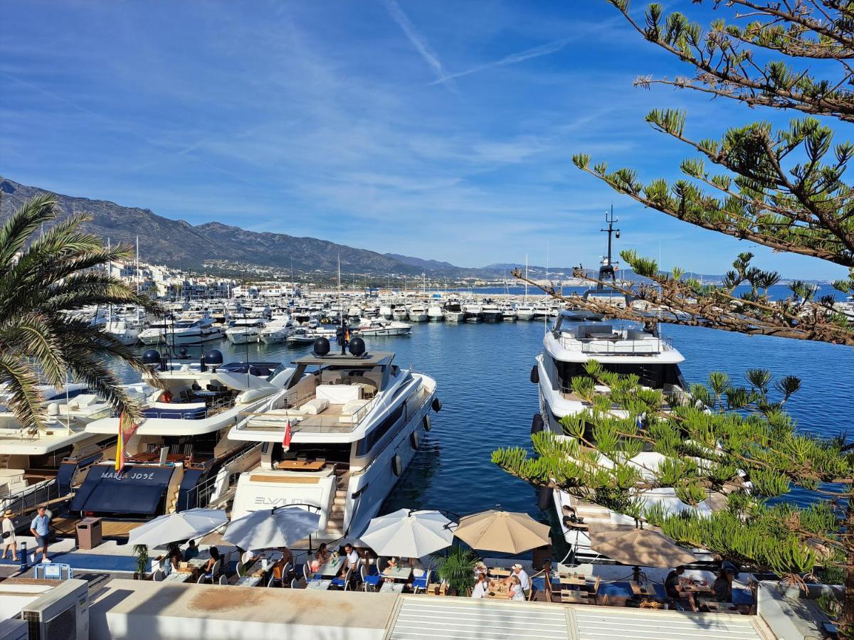 Private In Huge Penthouse 1st Line Puerto Banus, Incredible Views, Jacuzzis Kwatera prywatna Marbella